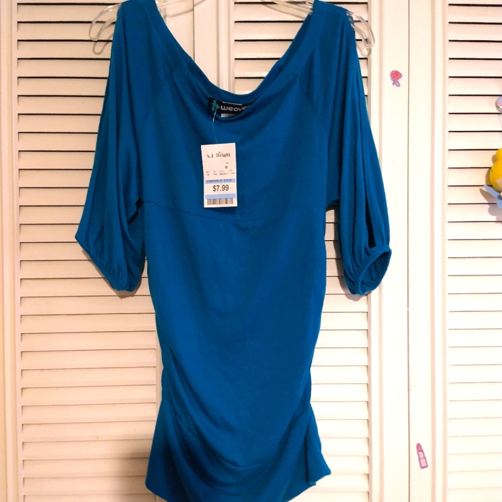 Weavers 🍬 Blue cold shoulder top